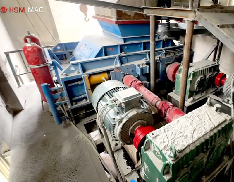 洛阳金矿用对辊破碎机破碎现场华盛铭重工